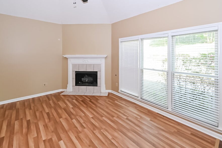 Building Photo - 9224 Chimneyrock Blvd.