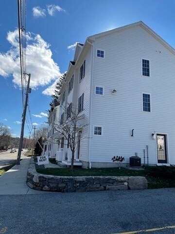 Building Photo - 150-152 W Main St