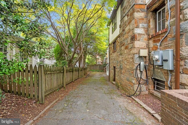 Building Photo - 4613 Langdrum Ln