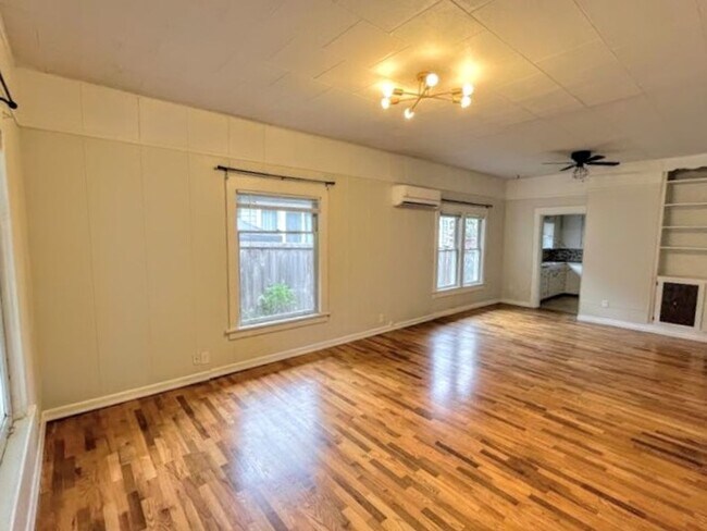 Building Photo - Charming Bungalow  Located in the heart of...