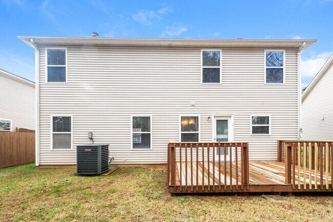 Building Photo - 608 Elderberry Way