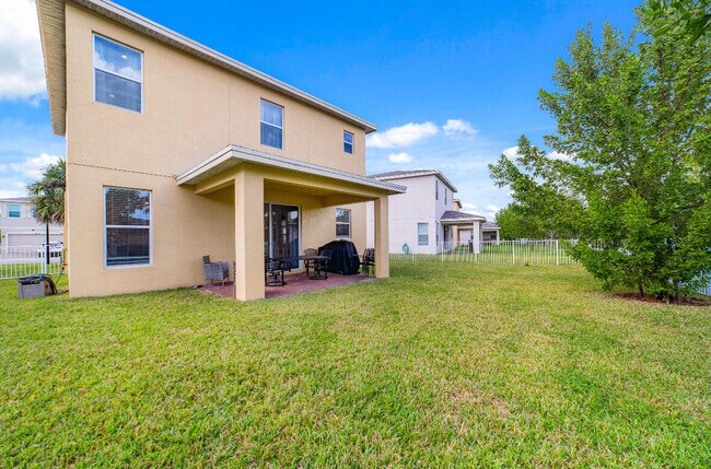 Building Photo - 2011 NW Cataluna Cir