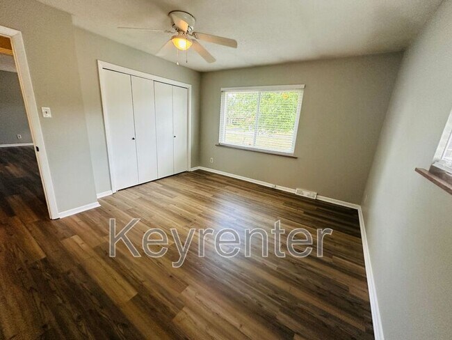 Building Photo - 11629 S Williamsburg Dr