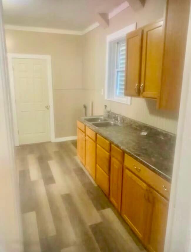 Building Photo - 362 9th St