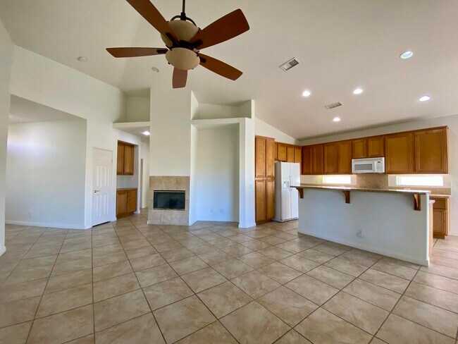 Building Photo - 45385 Big Canyon St
