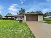 Building Photo - 16400 Sherwood Dr