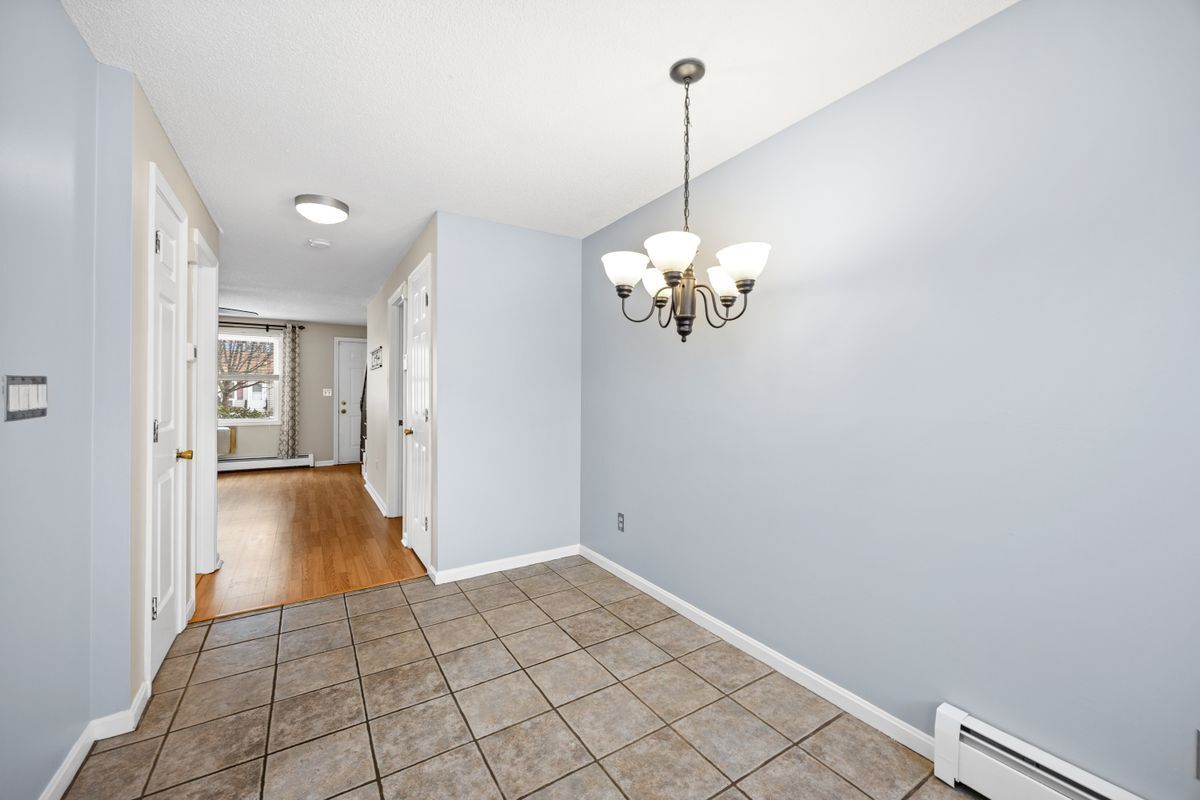 Building Photo - 67 Brentwood Dr