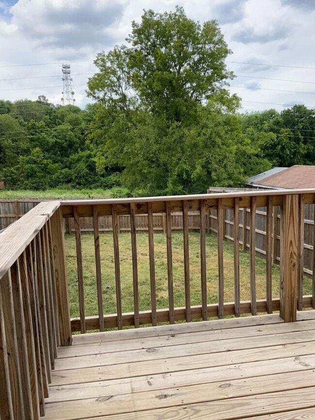 Building Photo - charming 3 bedroom, 3 bathroom home locate...