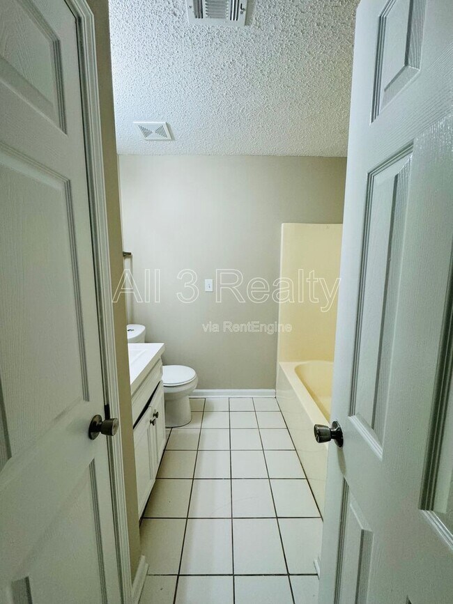 Building Photo - 4025 Oak Shadow Ln