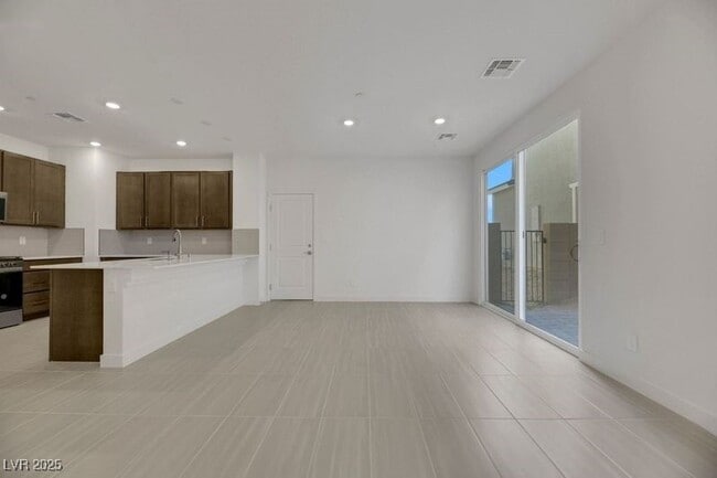 Building Photo - 2770 Alfena Pl