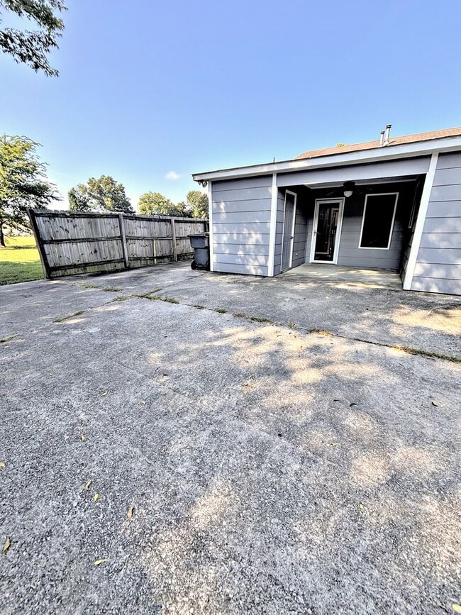 Building Photo - 2932 McDonald Ct SW