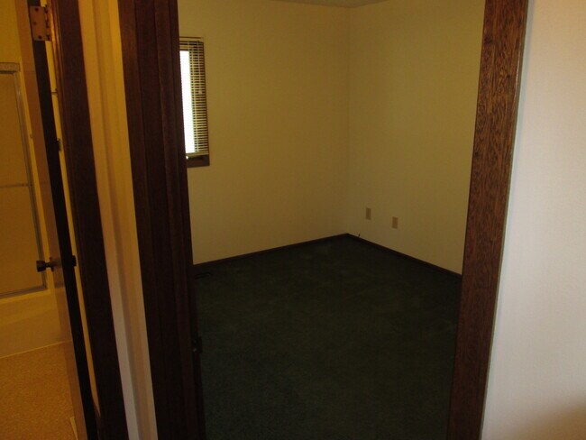 Back BR looking from hall - 1340 Pleasant View Dr