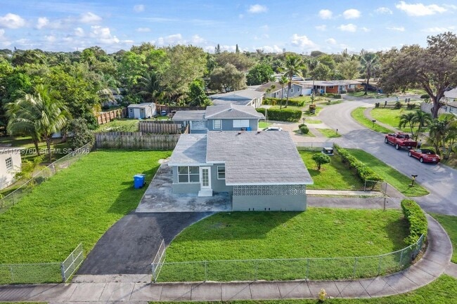 Building Photo - 4685 SW 33rd Dr