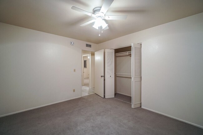 Building Photo - Exceptional 6-Bedroom Residence Near ASU with Garage & Modern Conveniences