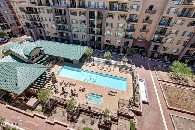 Building Photo - 17 W Vernon Ave