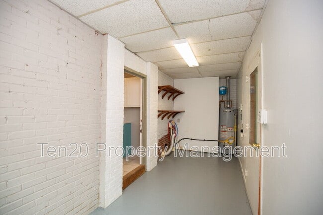 Building Photo - 1706 Wells Dr