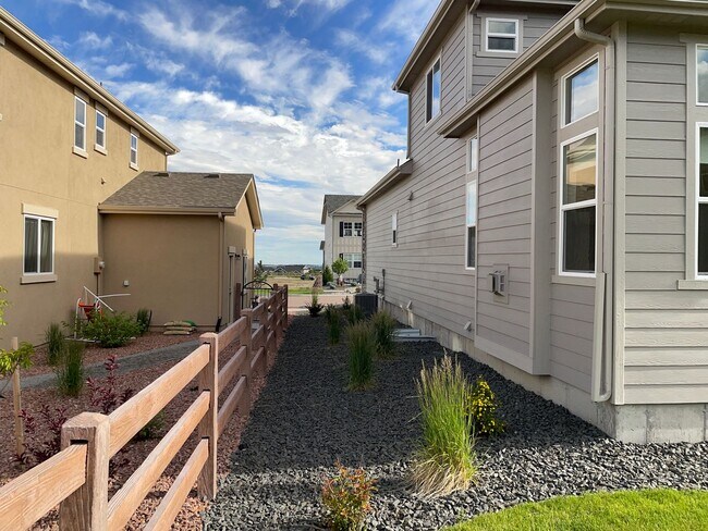 Building Photo - Built in 2021- Stunning 5 Bedroom 4 bath H...