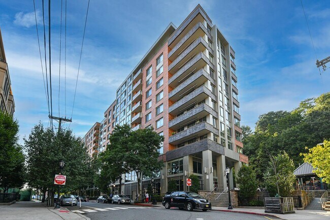 Building Photo - 800 Jackson St