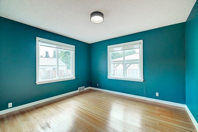 Building Photo - 4Bd/1.75Ba Edmonds House