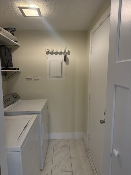 Building Photo - 104 Friar Ln