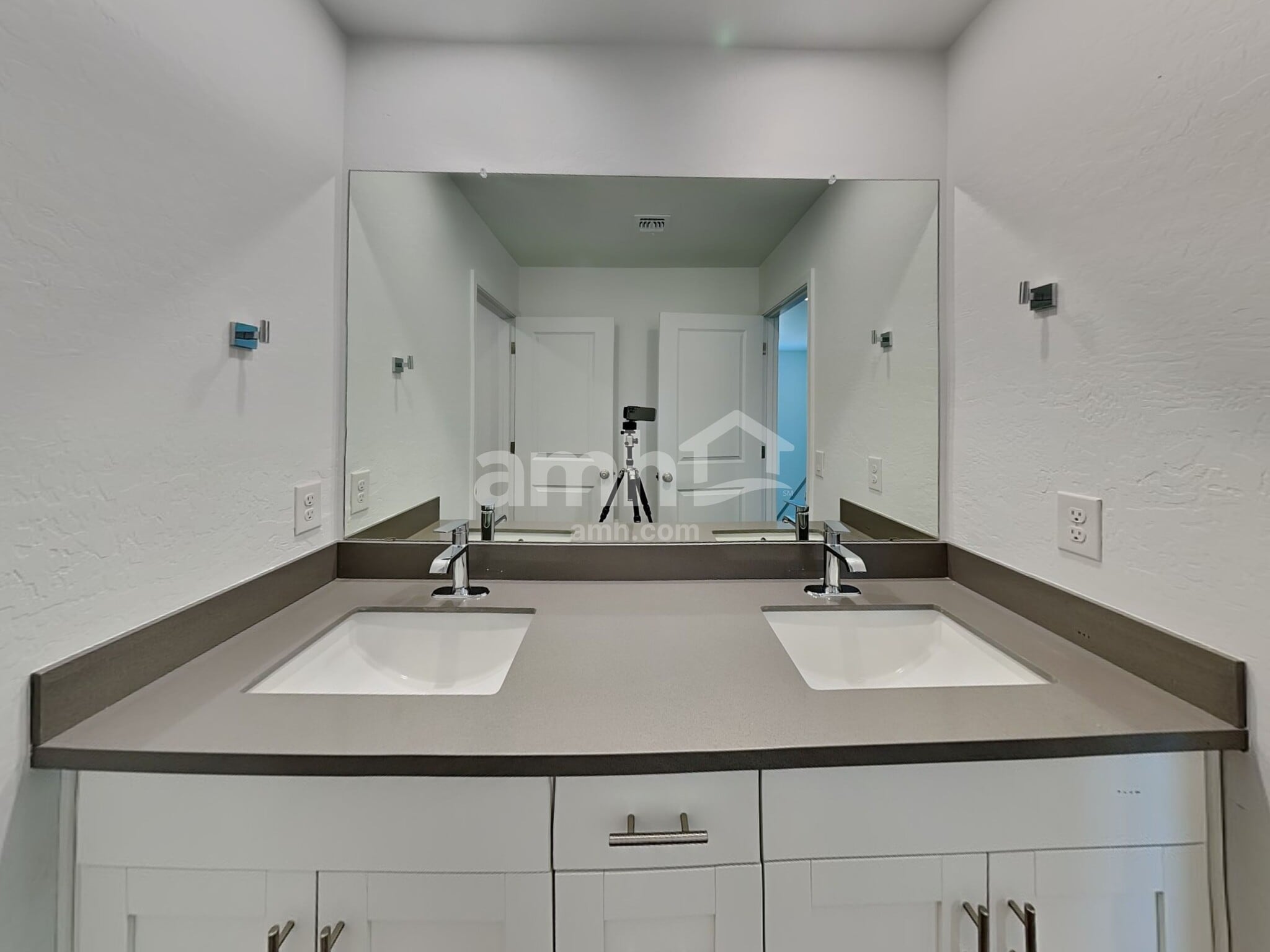 Building Photo - 17164 W Townley Ave