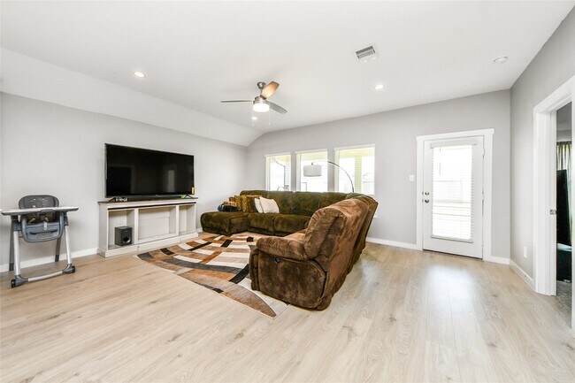 Building Photo - 31711 Melkridge Rd