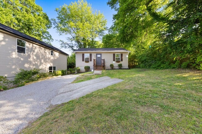 Building Photo - Charming Renovated 2 Bedroom Home with Spacious Yard & Updated Interior