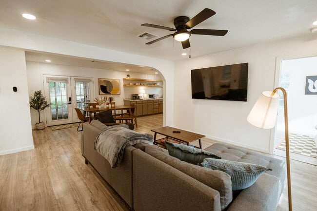 Primary Photo - 1824 N 12th St