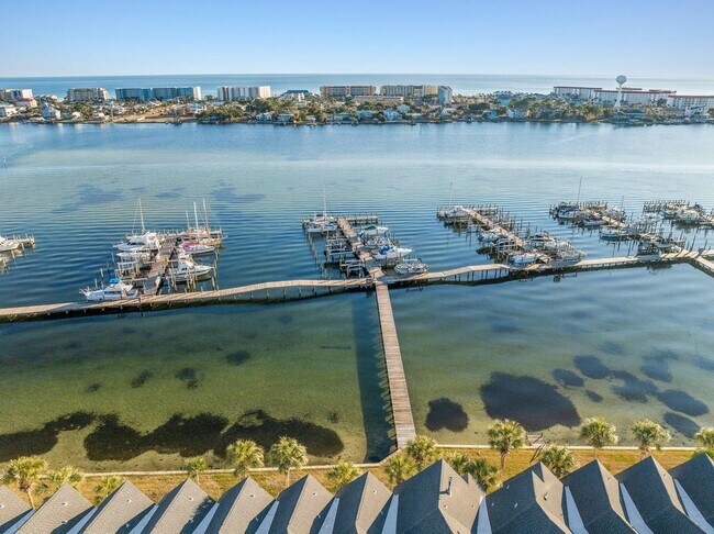 Building Photo - Brooks Landing