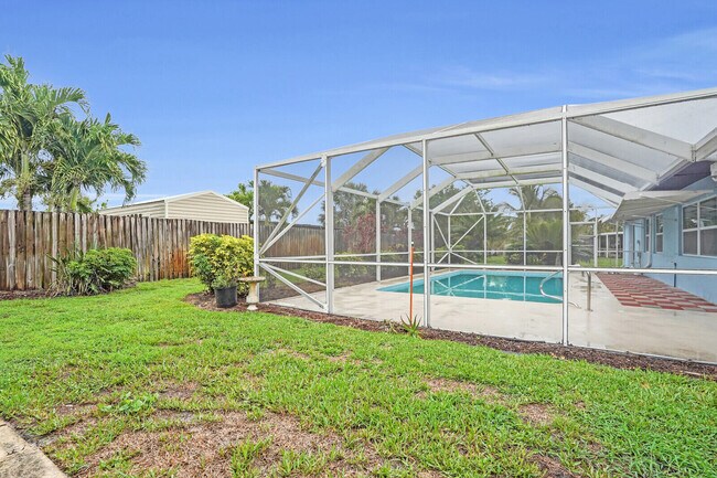 Building Photo - 865 SE Tierra Ct