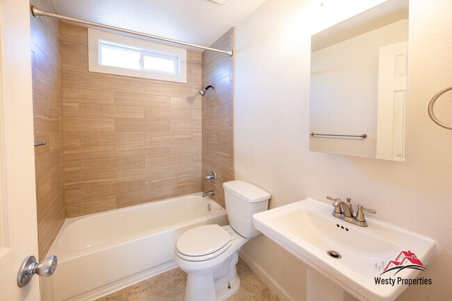 Building Photo - 5147 NE Killingsworth St