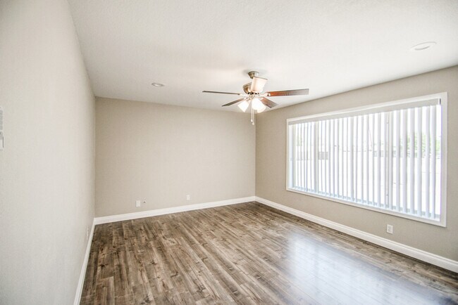Building Photo - Beautifully remodeled corner 4/2 with pool...