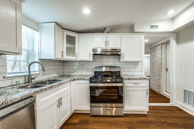Building Photo - 13442 Flagstone Ln