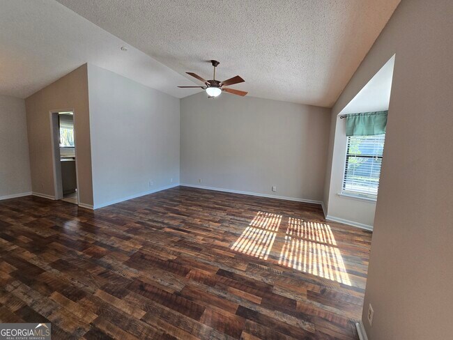 Building Photo - 425 Sunnyside Dr