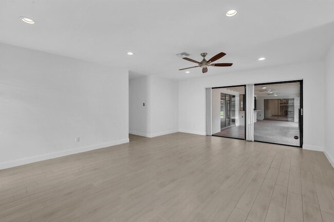 Building Photo - 6878 Entrada Pl