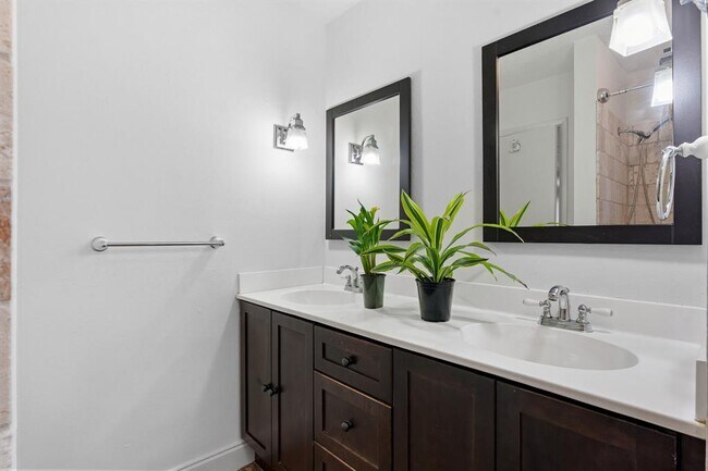 Building Photo - 3902 Peterson Ave