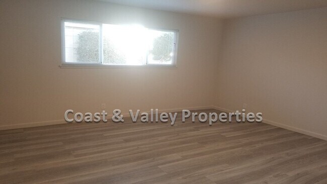Building Photo - 1708 Pescadero Dr