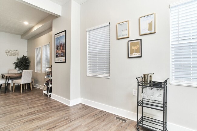 Building Photo - Fully Furnished 2BD Duplex in the Heart of downtown Indy!