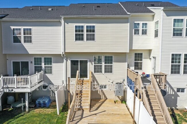 Building Photo - 15 Britania Ct