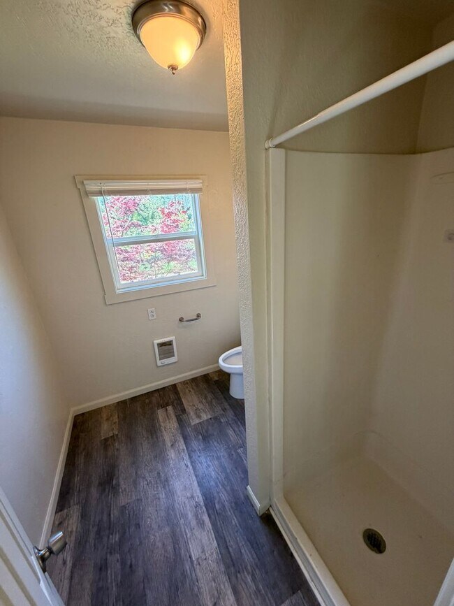 Building Photo - Cozy 1 Bedroom!