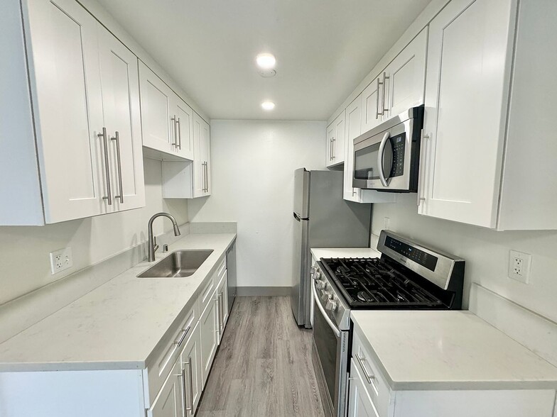 Building Photo - 3432-3434 S Centinela Ave