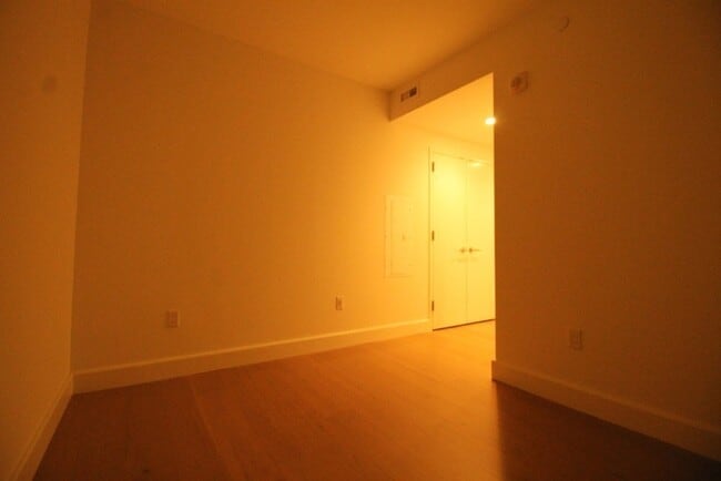 Building Photo - 100 Lovejoy Pl