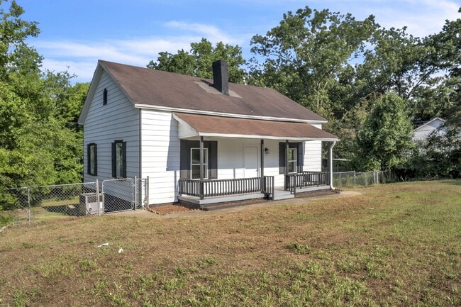 Building Photo - Updated 2-Bedroom Mill Home in Anderson, S...