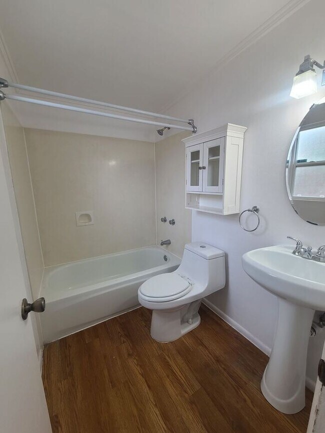 Building Photo - Beautiful 2 bedroom 2 bathroom!