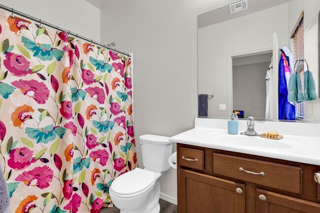 Building Photo - Stylish Home with Loft, Den, Great Room & ...