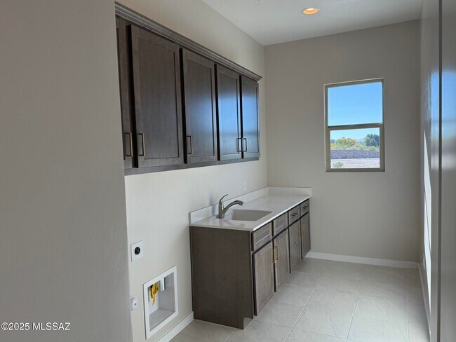 Building Photo - 5981 East Calle Agua Verde