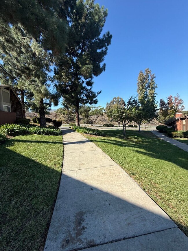 Building Photo - Gorgeous and Upgraded 4 Bed, 2.5 Bath Two-...