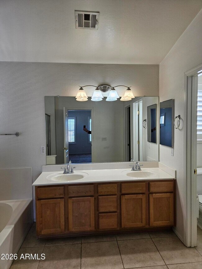 Building Photo - 3841 E Minton St