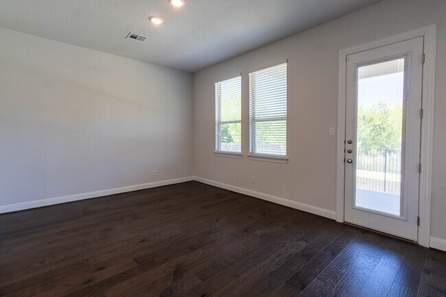 Building Photo - Stunning two story 4 bedroom with den and media/ game area in Pflugerville!