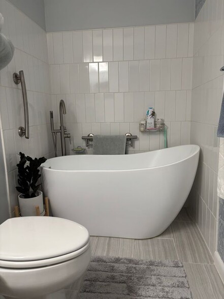 Building Photo - 413 Cam De La Placita